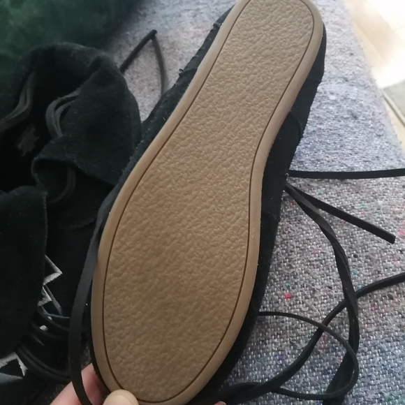 Tom's black suede moccasins ladies 8.5 - Picture 4 of 7